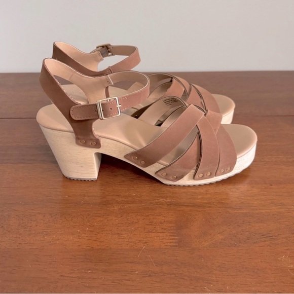 Loft Strappy Leather Clog Sandals - New without tags! - Picture 2 of 3